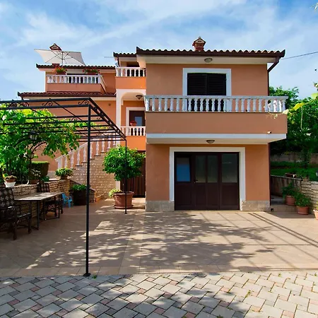 Apartment Andela *